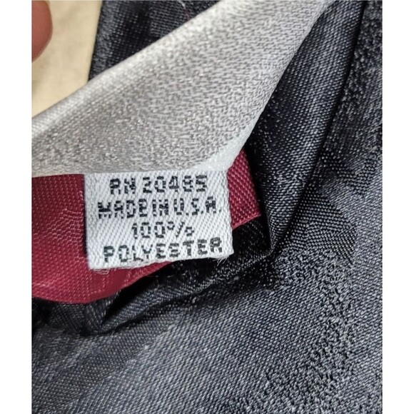 Signorcelli d'Italia Tie Red Gray Black Green Geometric Necktie USA 57" x 4" - Picture 3 of 3